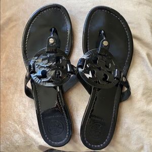 TORY BURCH MILLER SANDAL, PATENT LEATHER